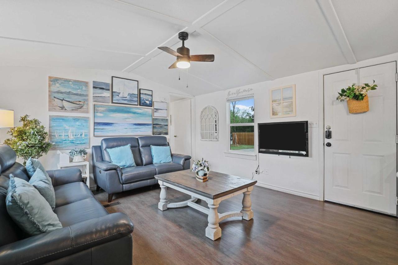 Pet-Friendly Lake Dallas Home Near Lewisville Lake Екстер'єр фото