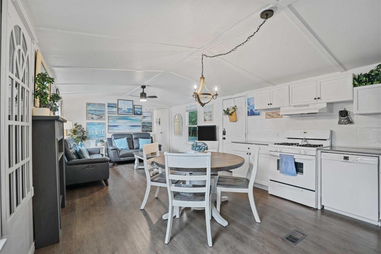 Pet-Friendly Lake Dallas Home Near Lewisville Lake Екстер'єр фото