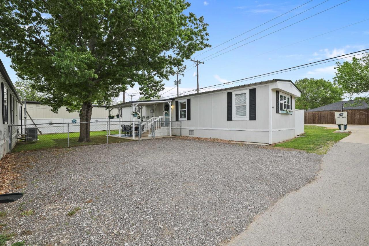 Pet-Friendly Lake Dallas Home Near Lewisville Lake Екстер'єр фото