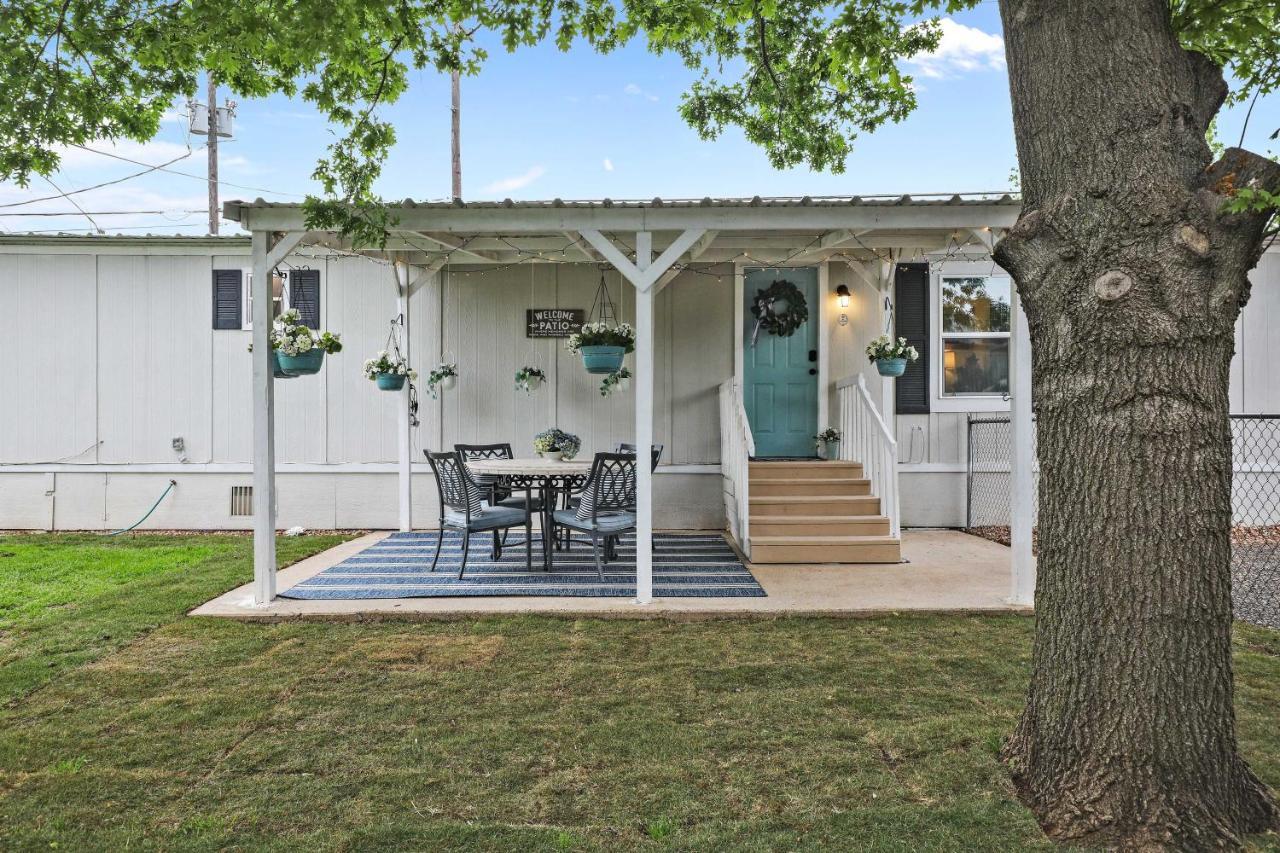 Pet-Friendly Lake Dallas Home Near Lewisville Lake Екстер'єр фото